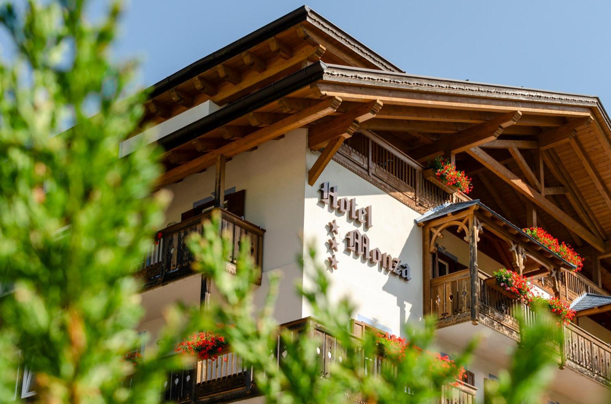 Monza Dolomites Hotel Moena Buitenkant foto